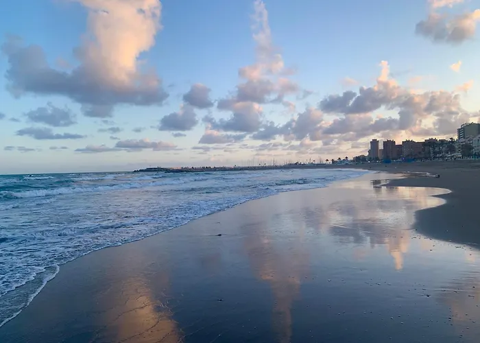 Beach, Parking, Wifi For 5 People!!