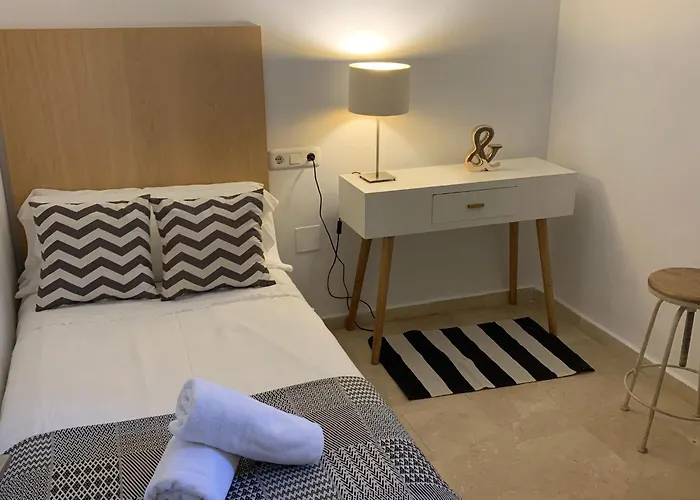 Beach, Parking, Wifi For 5 People!!