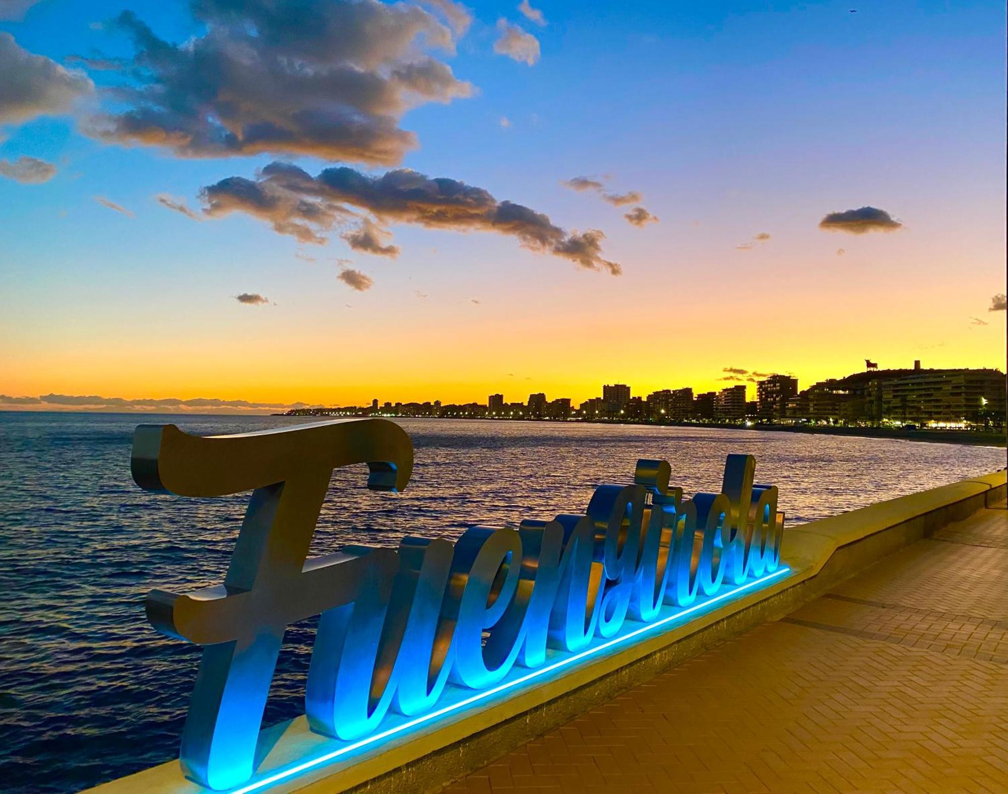 Beach, Parking, Wifi For 5 People!! * Fuengirola