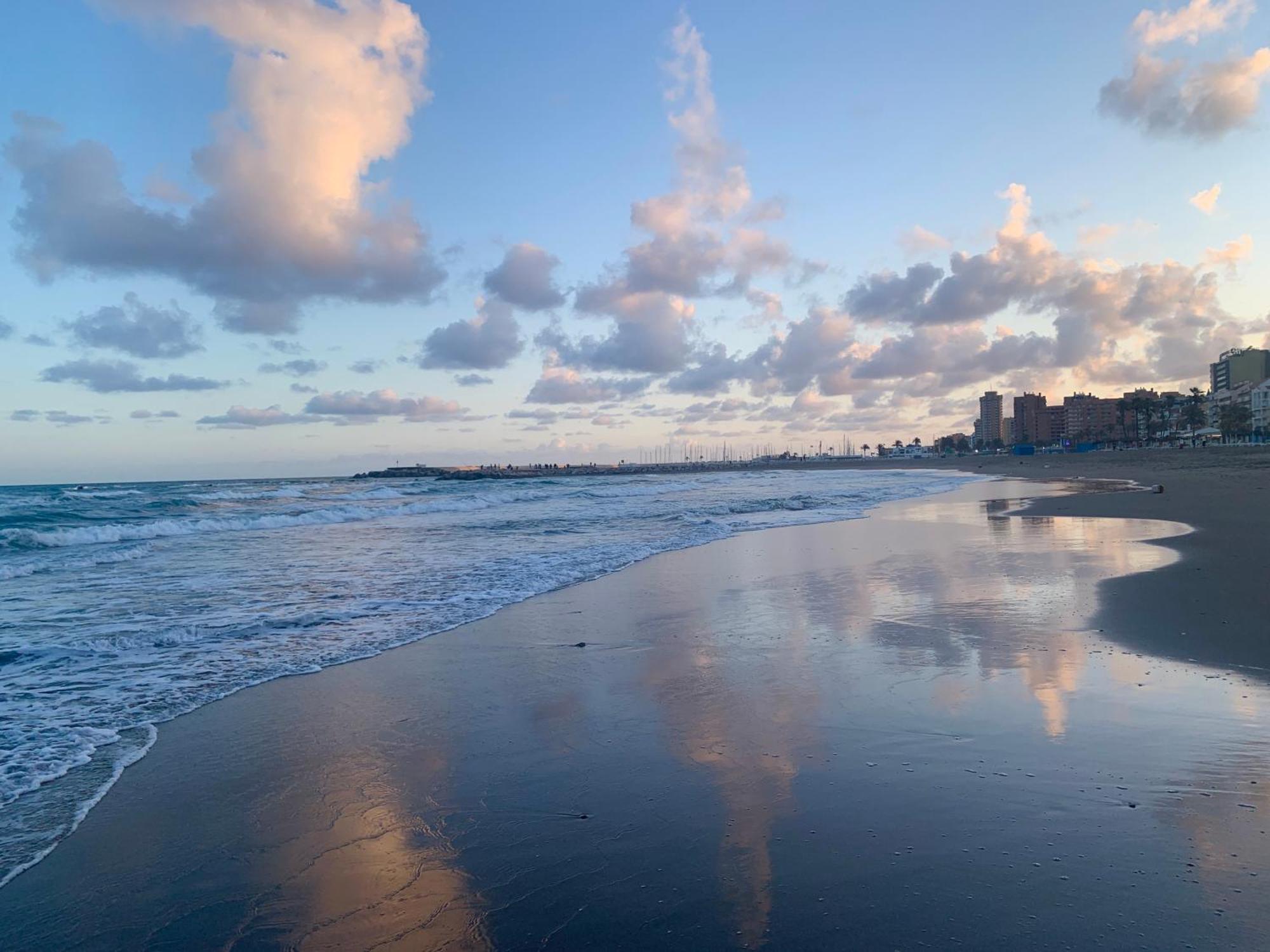 Appartement Beach, Parking, Wifi For 5 People!!