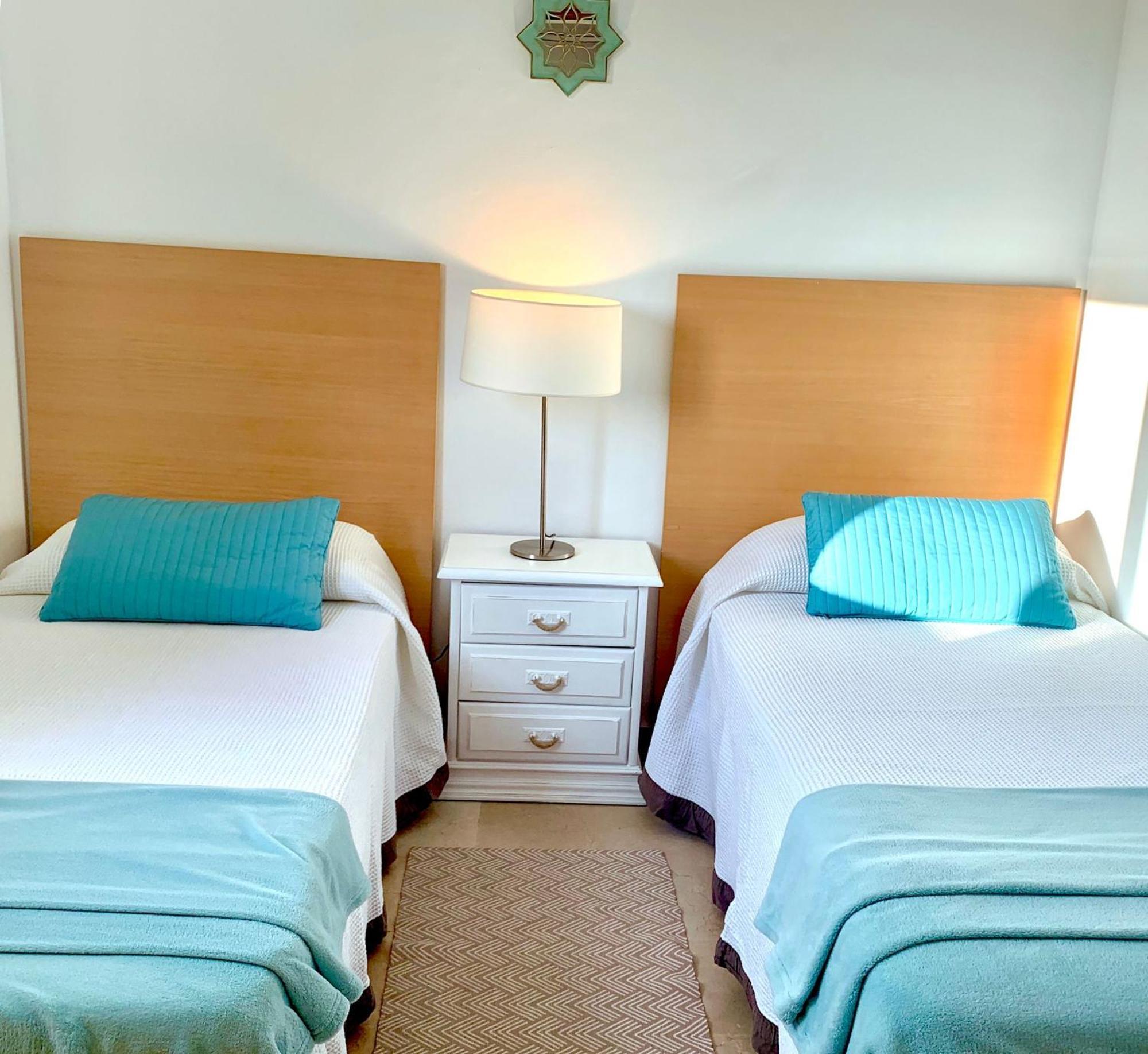 Beach, Parking, Wifi For 5 People!! *
